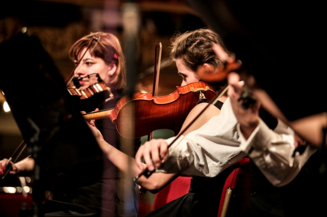 Gå på konsert i Paris: Violinister i orkester